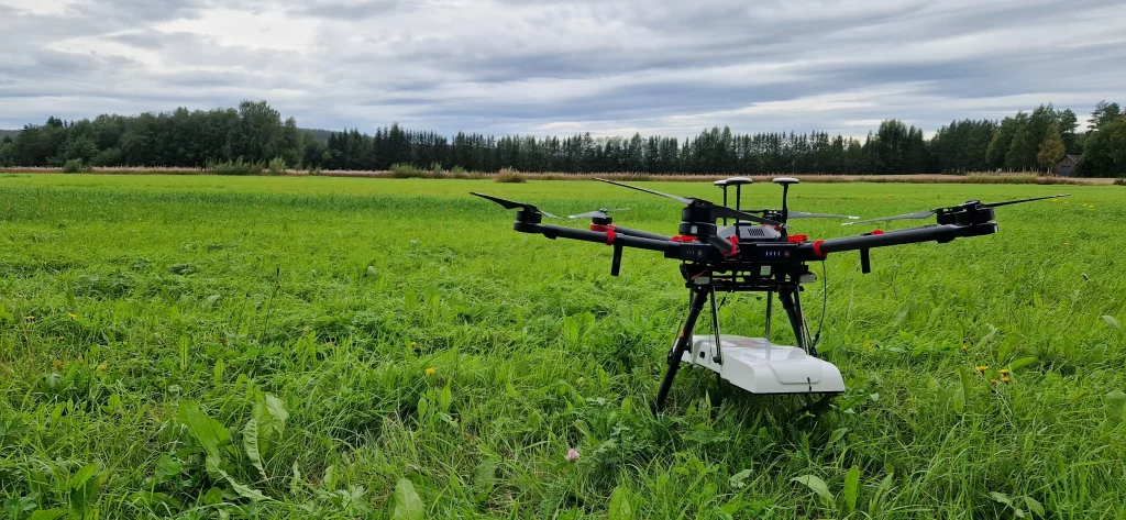 MALA GEODRONE 600 posé dans l'herbe